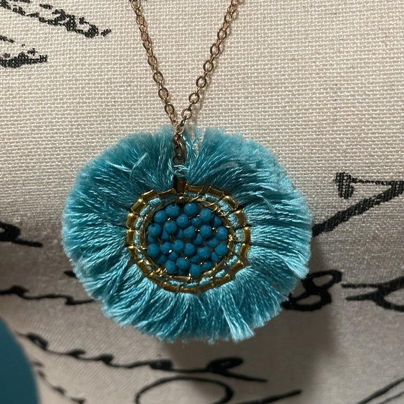 Light gold necklace with round teal threaded pendant, small long beads on chain - Picture 3 of 8